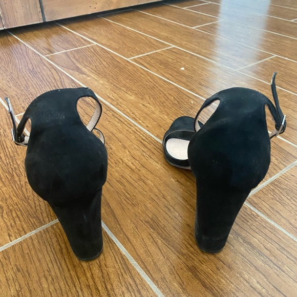 Heels - Picture 2 of 4